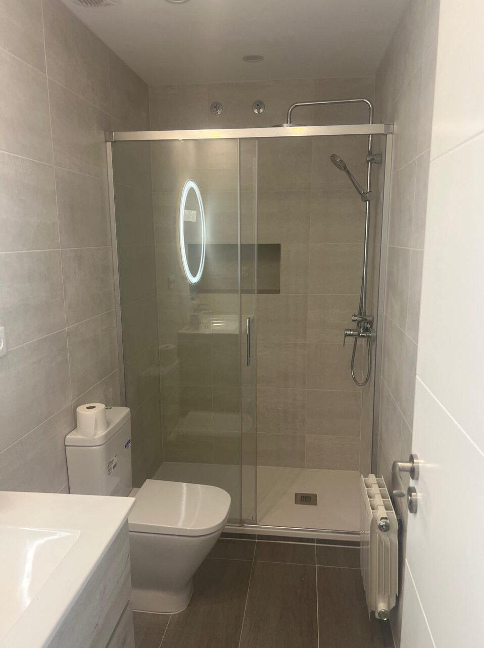 Reforma de baños en Gràcia, Barcelona — Proyecto Lesseps de Grupo Arcada Estudio