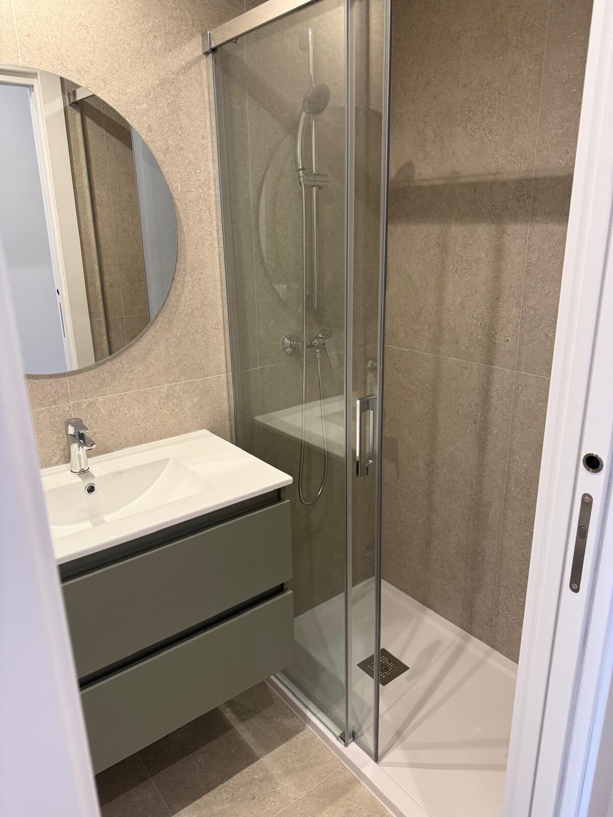 Reforma de baños en Eixample, Barcelona — Proyecto Urgell de Grupo Arcada Estudio
